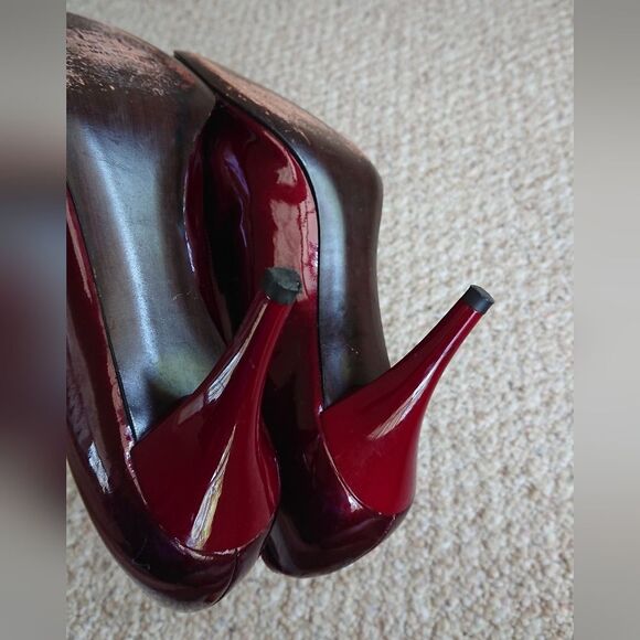 Stuart Weitzman Burgundy Patent Leather Round Toe Pumps Size 7.5M - Picture 11 of 13